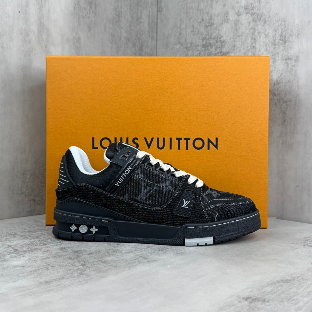 Louis Vuitton Trainer - Black