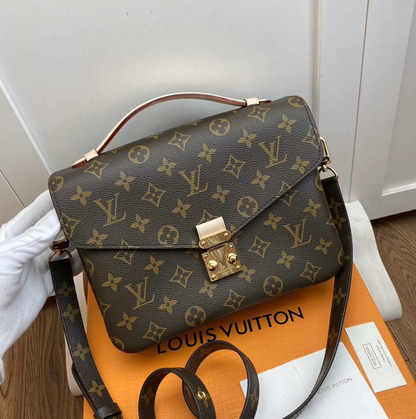 Louis Vuitton Pochette Metis