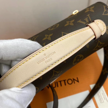Louis Vuitton Pochette Metis