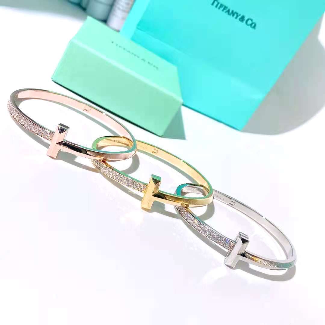 T&C Bracelete Hinged Bangle