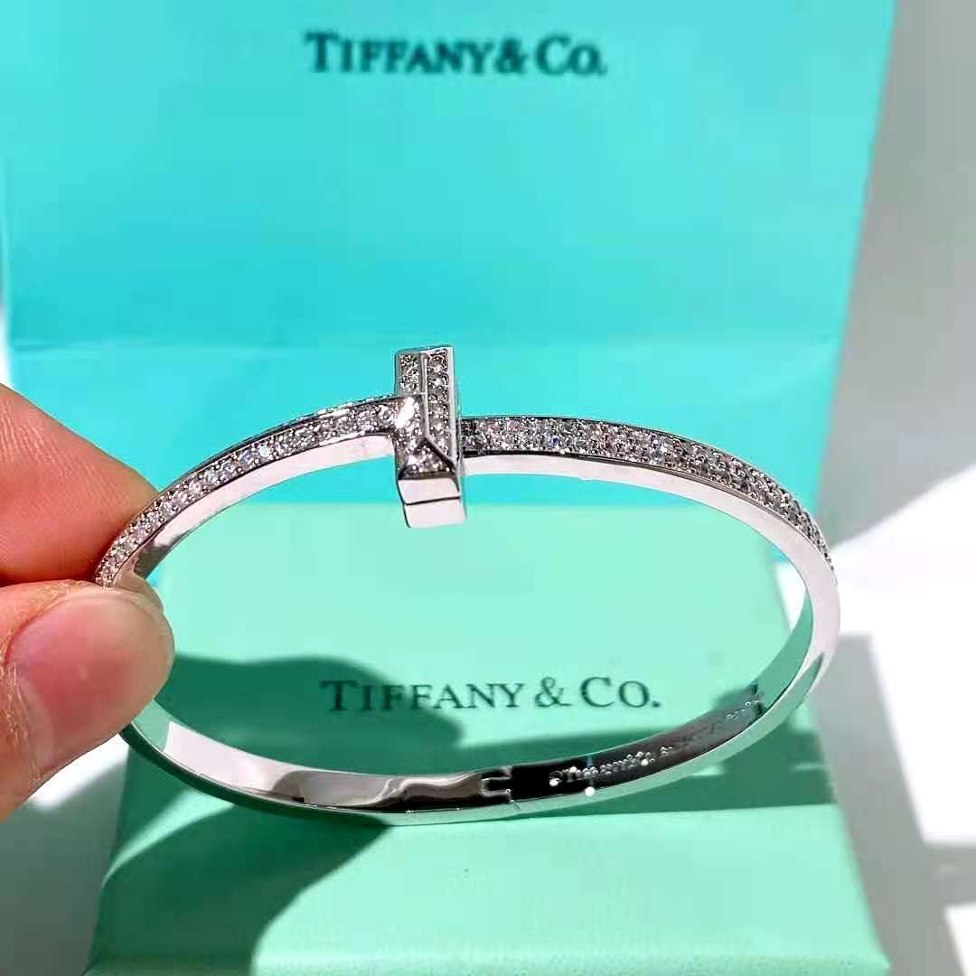 T&C Bracelete Hinged Bangle