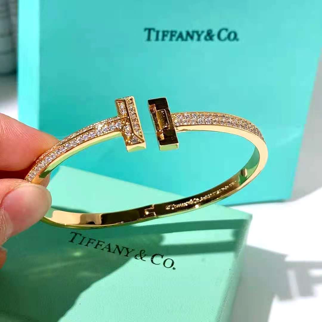 T&C Bracelete Hinged Bangle