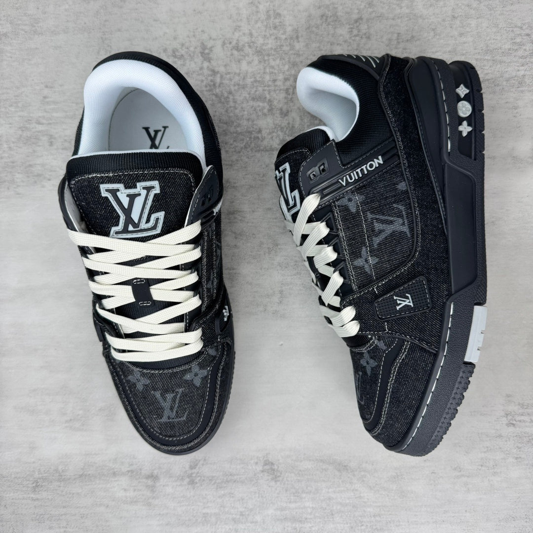 Louis Vuitton Trainer - Black