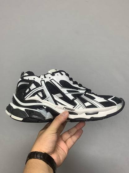 Balenciaga Runners - Black/White