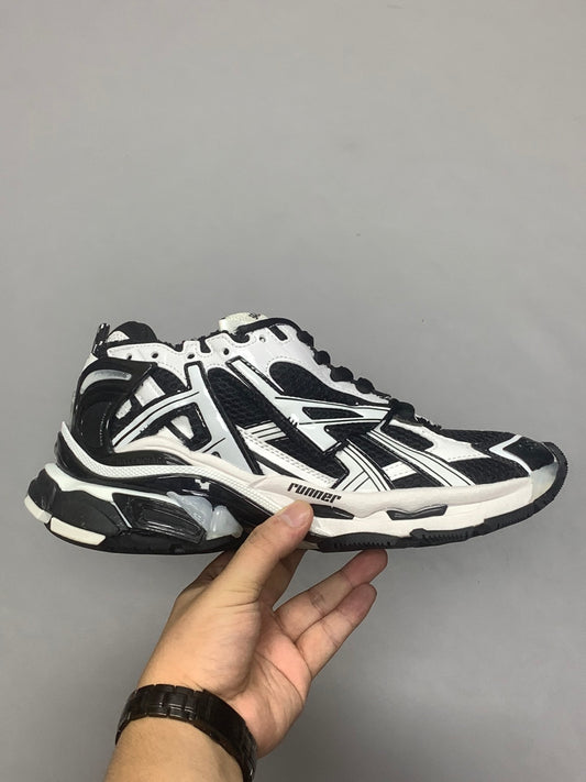 Balenciaga Runners - Black/White
