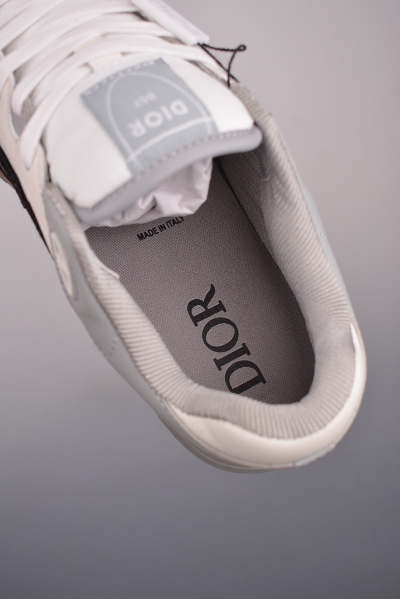 Dior Sneakers B57